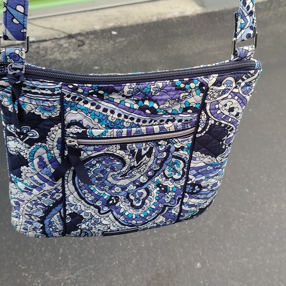 3/$30 NWOT Vera Bradley blue paisley purse with adjustable strap - Picture 2 of 10